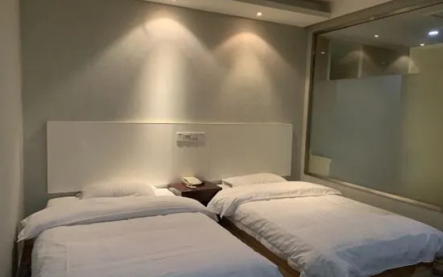 Super 8 Hotel (Hangzhou Binkang Road Subway Station)