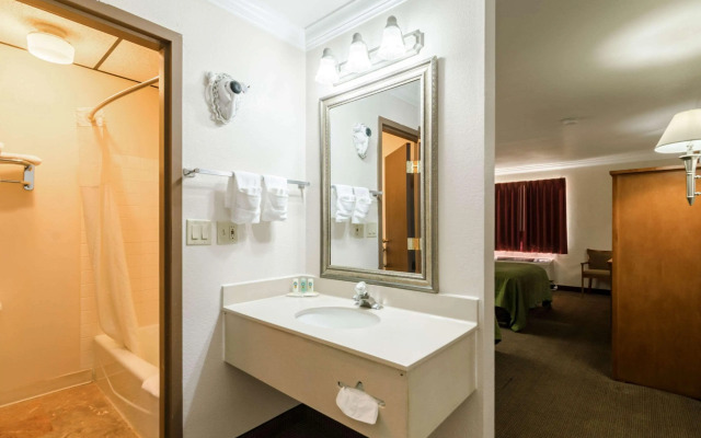 Quality Inn & Suites Salina