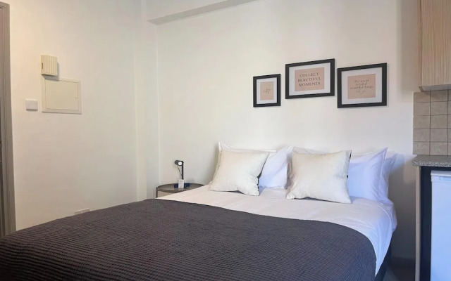 Phaedrus Living: Hoopoe Residencies 103