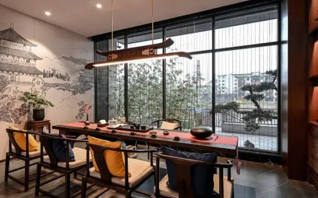 QIANNA HOTEL (Gongyi Huaxi Square)