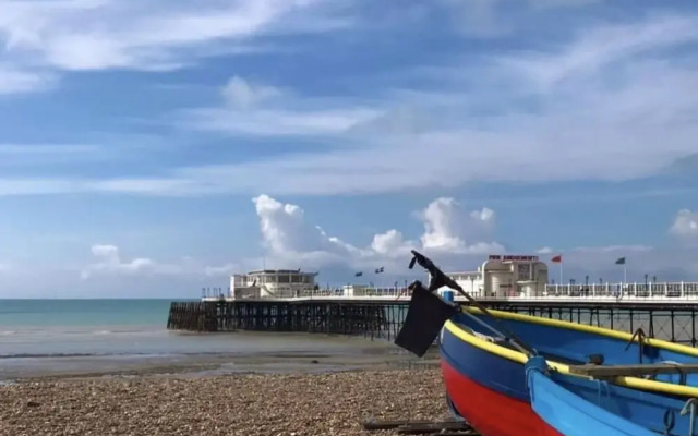 Beautiful 2BD Coastal Hideaway Central Worthing