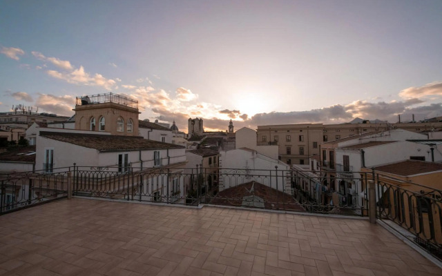 Sunny loft with terrace and A/C in the city centre