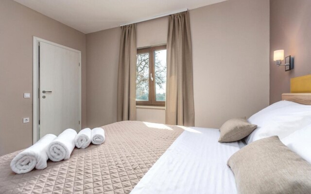 Beautiful Home in Katun With Wifi and 3 Bedrooms