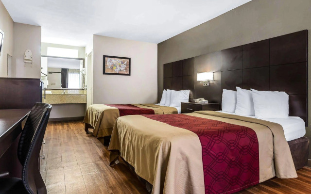 Econo Lodge North