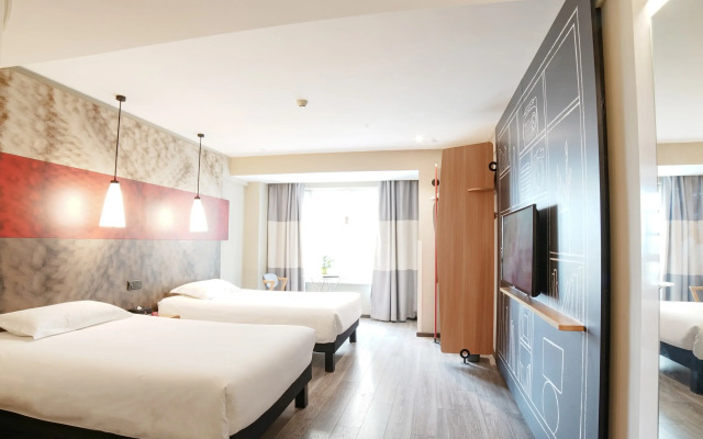 ibis Chengdu West Jingcui Road