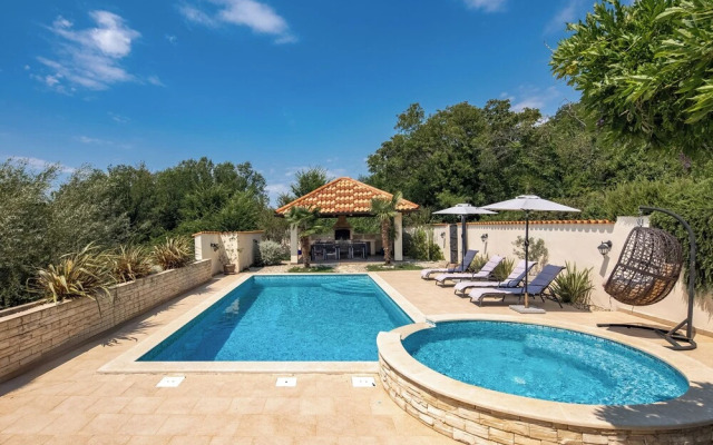 Villa Anna With Private Pool And Garden