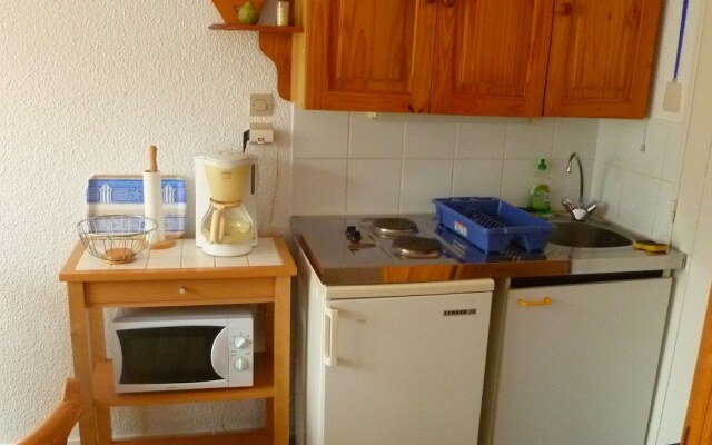 A Pleasant Little Studio Apartment With a Terrace, 30 Metres From the Beach