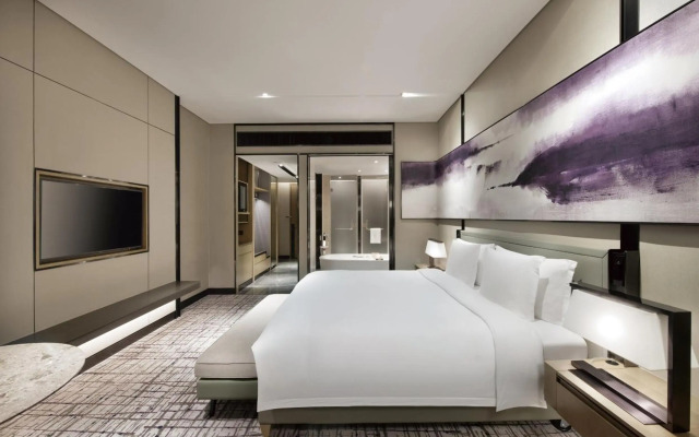 Halepuna Waikiki by Halekulani