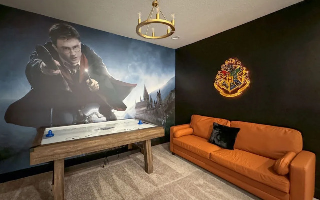 Upstay - Modern Family Townhouse w Private Pool