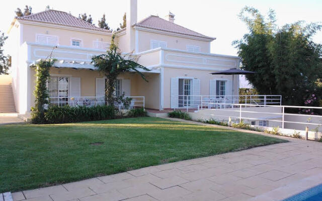 Quinta Da Moura - Casa De Campo