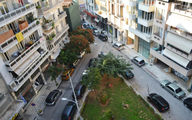 Bella Suite in the heart of the City Center, Parking