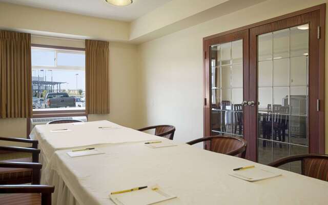 Super 8 by Wyndham Fort Saskatchewan