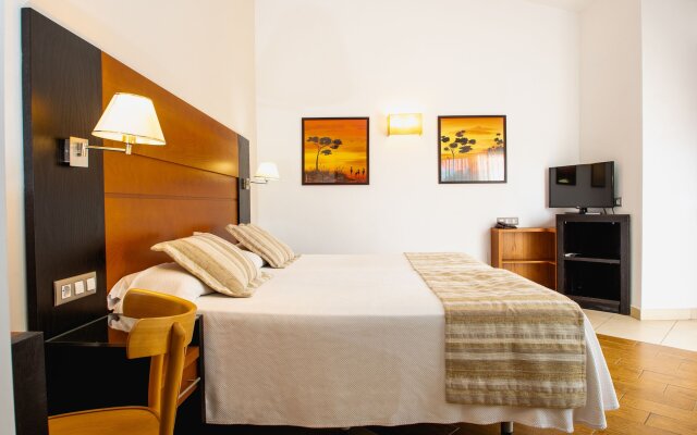 HL Miraflor Suites Hotel