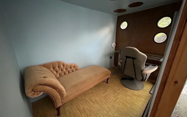 Elegant Retreat: Classic Style and Modern Comfort