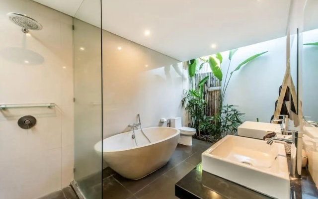 Manis, Luxury 3 Bedroom Heart of Seminyak