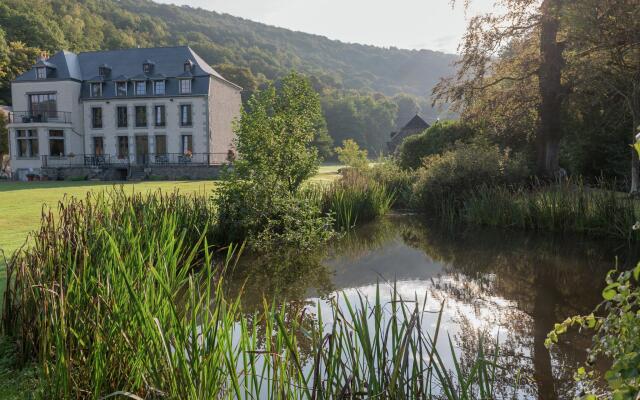 Attractive Castle in Vireux-Wallerand with Garden