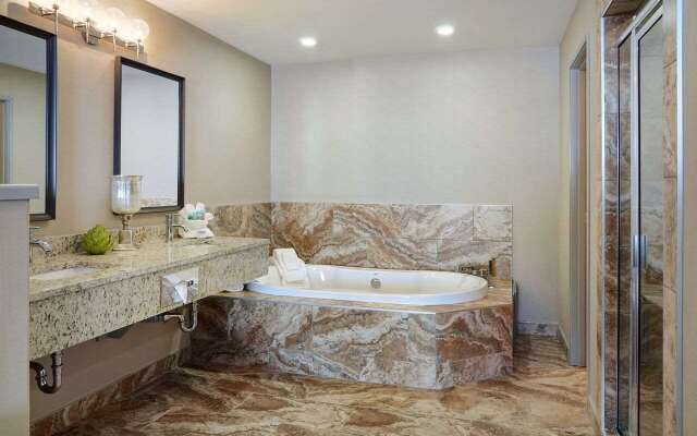 Pomeroy Inn And Suites Vermilion