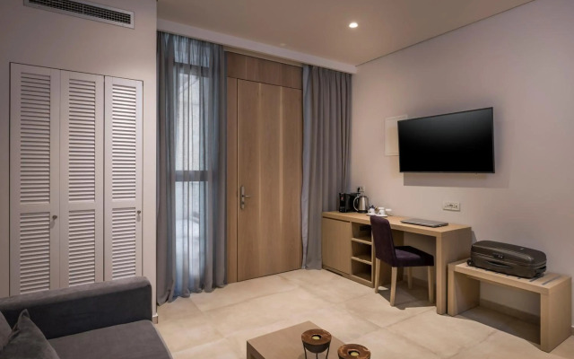 Trianon Luxury Apartments & Suites