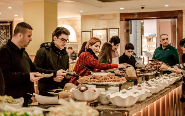 Tassaray Hotel