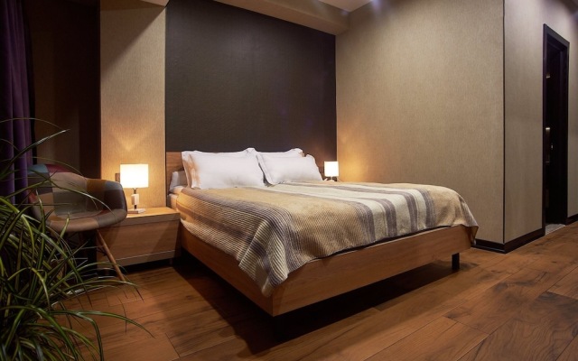 Green Floor Apartments