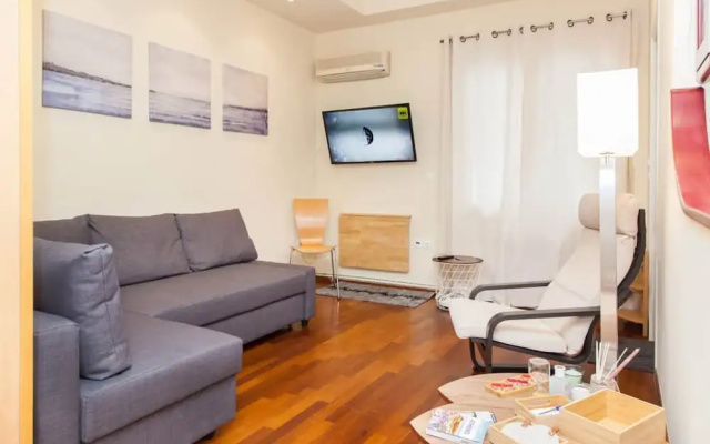 Centrally Located Studio In Athens