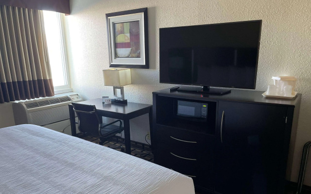 Baymont by Wyndham Scranton Dunmore