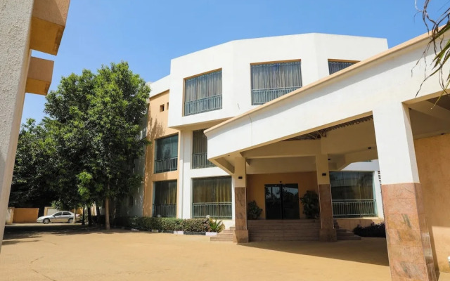 De Guest Pride Hotel and Suites