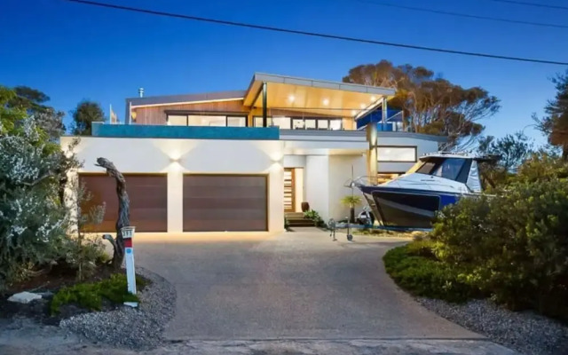 The Ocean s Edge Luxury Entertainer With Views