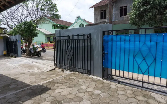 Penginapan Hello by RedDoorz