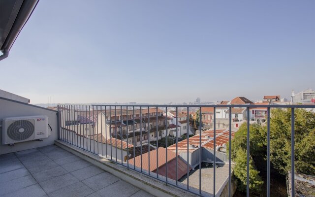 Liiiving - Mezzanine Downtown Balcony