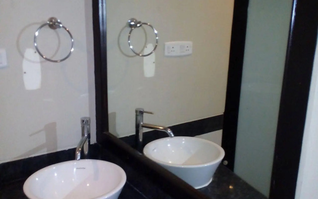 FabHotel Santhome Inn