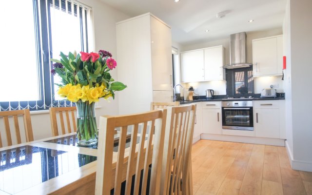 Crompton House Serviced Apartments