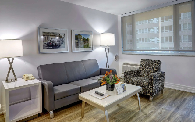 Town Inn Suites Hotel - Image 4