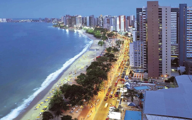 Apartamento a 200m feirinha beira mar