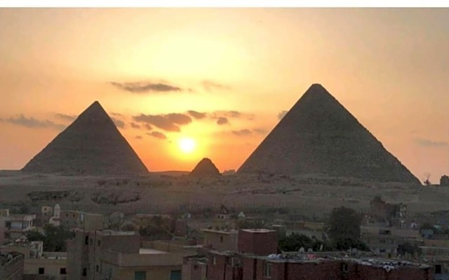 Panoramic pyramids Hills inn