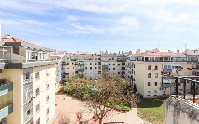 Oeiras Balcony by Homing