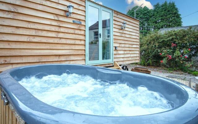 Willow - 1 Bedroom Shepherd's Hut - Amroth