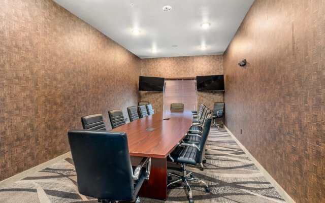 Cobblestone Hotel & Suites - De Pere/Green Bay