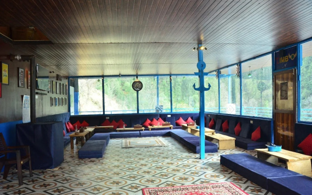Limbo Cafe & Rooms