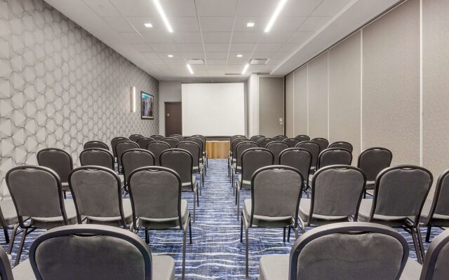 GLō Best Western Mississauga Corporate Centre