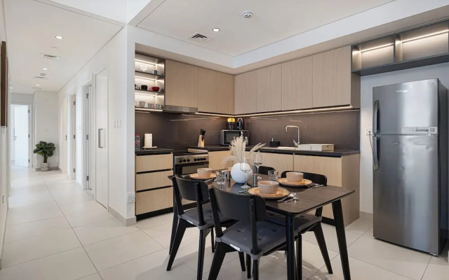 Burj Crown Lux Apartment by Dubai Mall