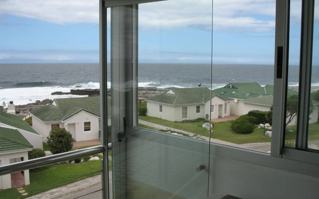 31 Tobago Bay Hermanus Seafront