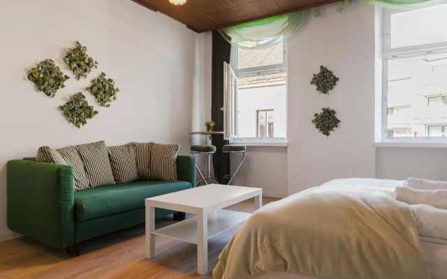 Perfectly situated 2BR Apt. - ideal for Longstays
