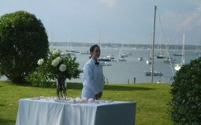 Dering Harbor Inn