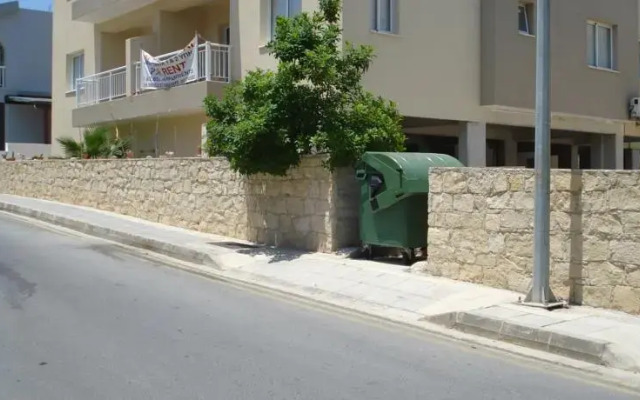 Melpo Court