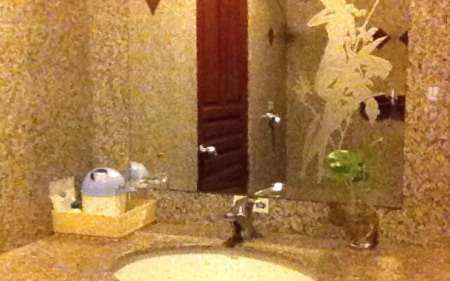 Maneerote Hotel Surin