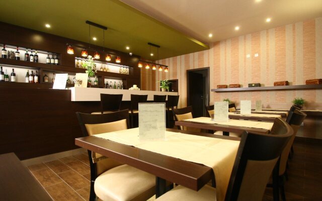 Central Hotel 21