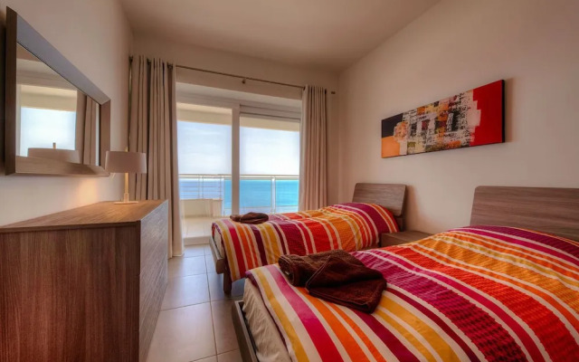 Seafront Luxury Apartment Incl Pool