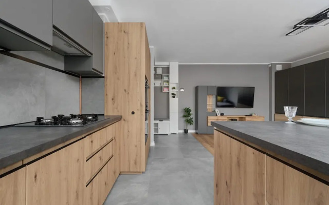 Modern Kotsisa Apartment by Renters