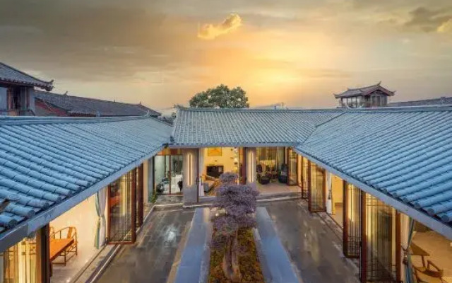 Xinzhu Light and Shadow Designer's Light Luxury Guesthouse